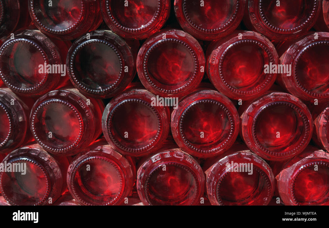 Bottiglie rosso fondo sfondo astratto Foto Stock