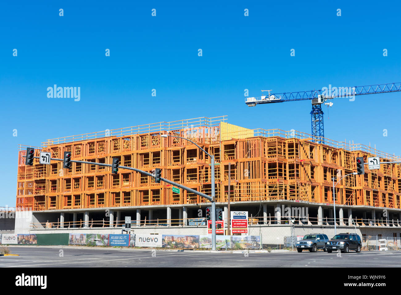 Street View di nuova costruzione residenziale di Nuevo da SummerHill Home builder in Silicon Valley vicino a Lawrence stazione ferroviaria Foto Stock