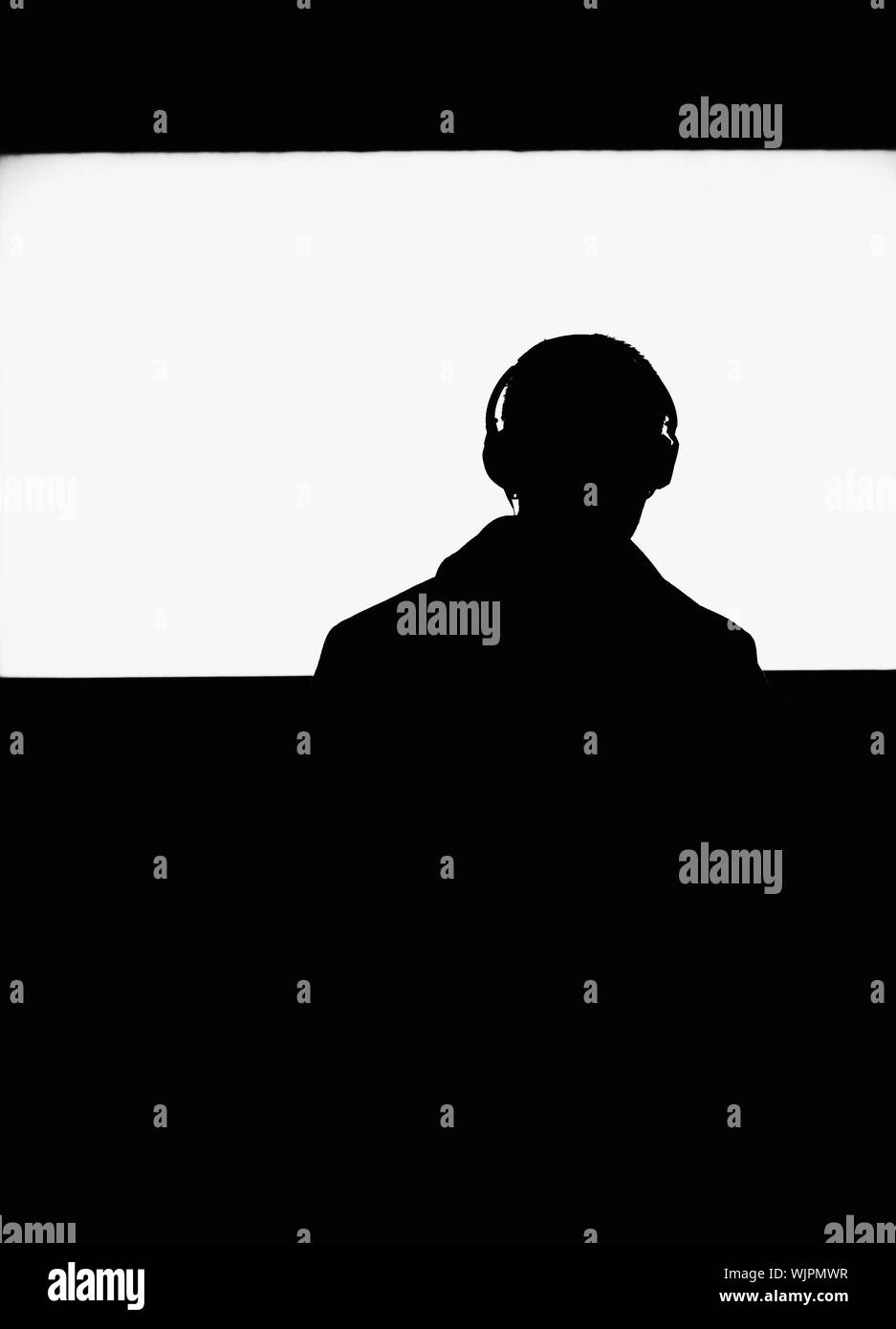 Silhouette Uomo contro lo schermo di proiezione Foto Stock