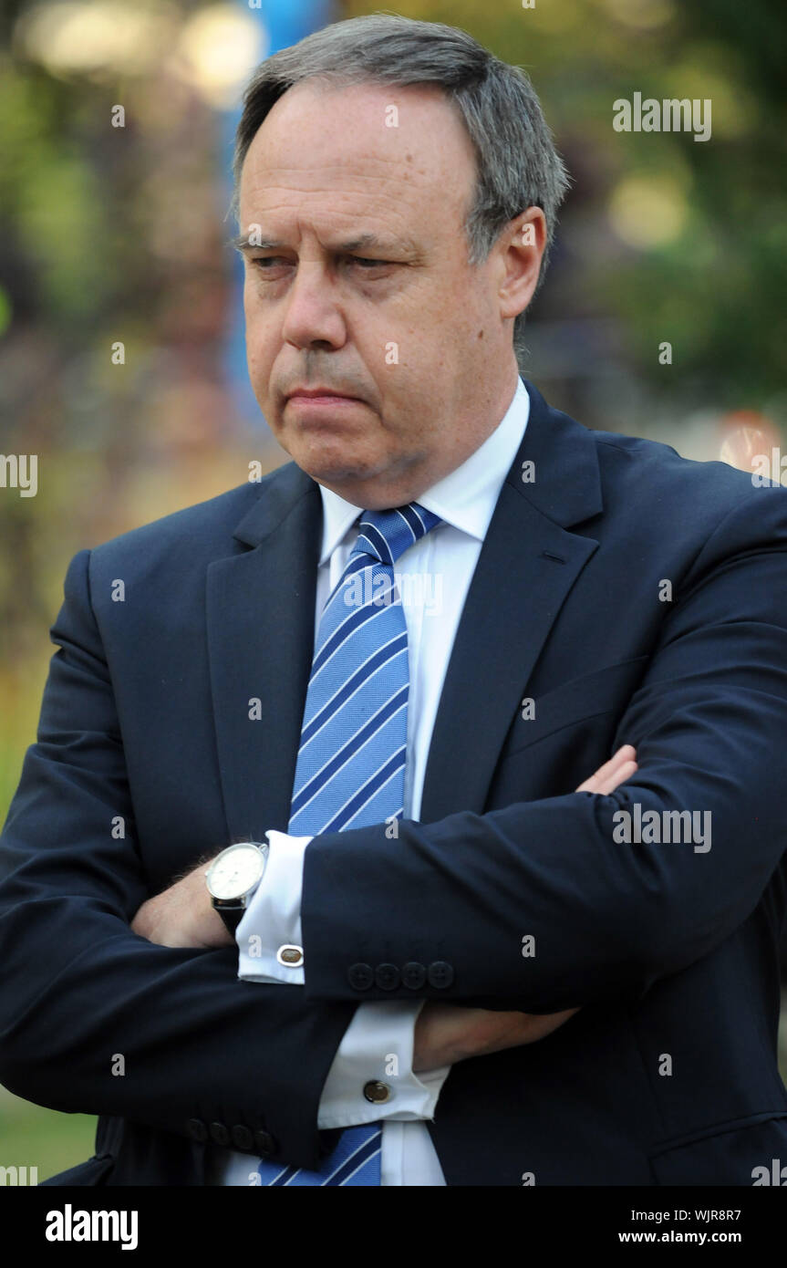 Londra, UK, 3 settembre 2019 Nigel Alexander Dodds OBE MP d' Irlanda Barrister e uomo politico unionista. Membro del Parlamento di Belfast nord, vice leader dei democratici di partito unionista dal giugno 2008. I politici su College Green come ribelli sfida per il controllo di Commons. Credito: JOHNNY ARMSTEAD/Alamy Live News Foto Stock