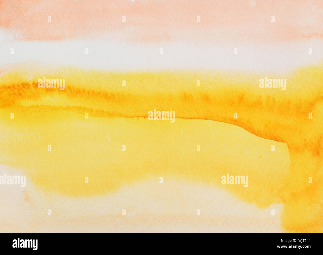 Giallo e arancione macchie di colore del flusso sulla superficie bianca , Marsh a sunrise , illustrazione astratta e sfondo luminoso da acquerello disegnare a mano Foto Stock