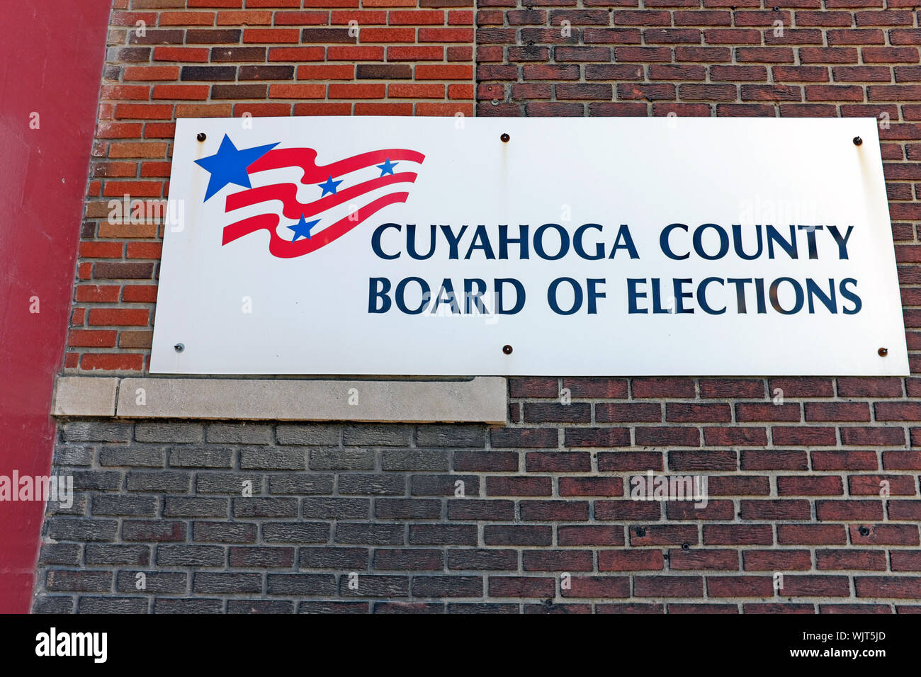 La Contea di Cuyahoga Board di elezioni segnaletica esterna in downtown Cleveland, Ohio, USA. Foto Stock