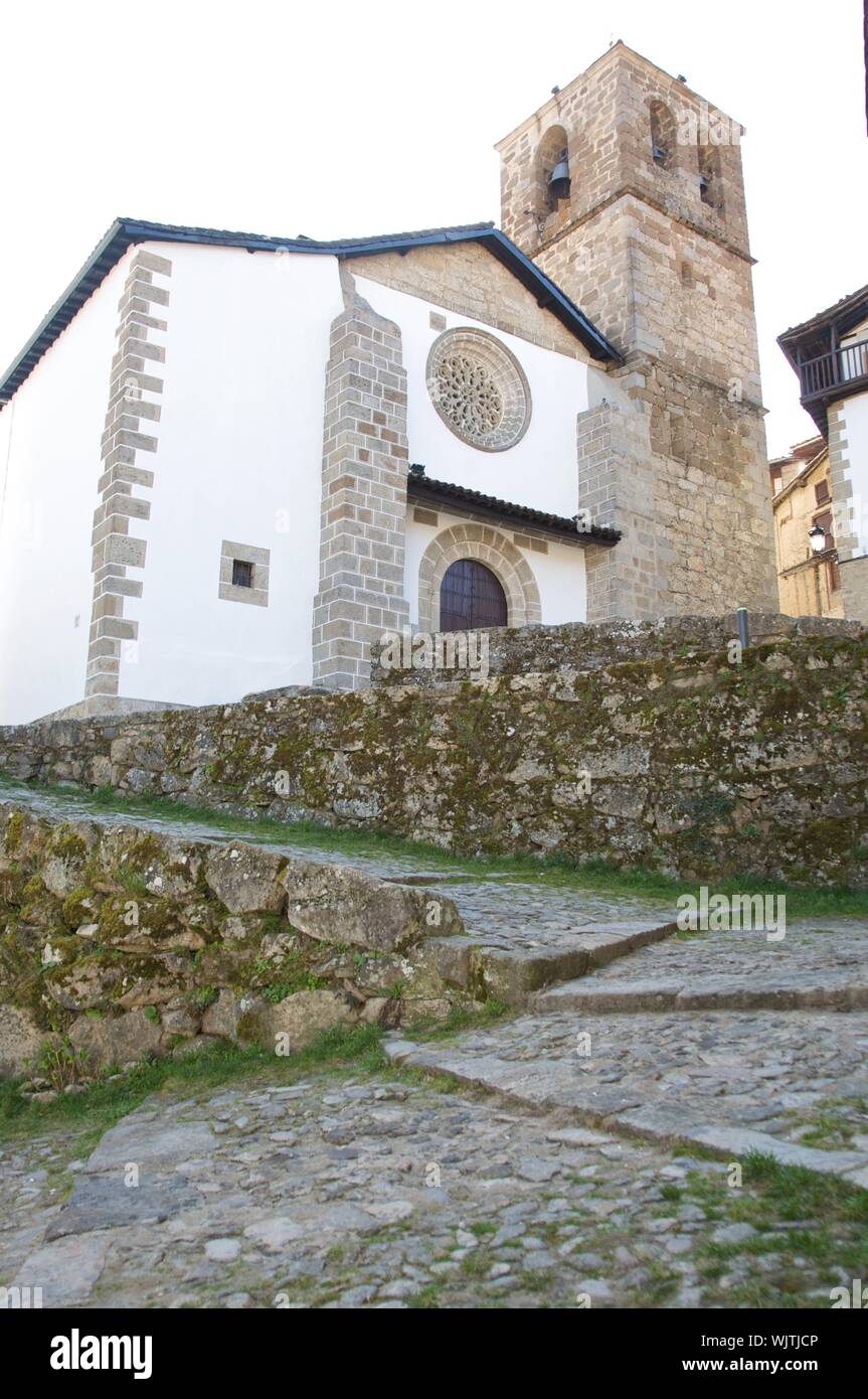 Antica chiesa pubblica a candelario village a Salamanca spagna Foto Stock