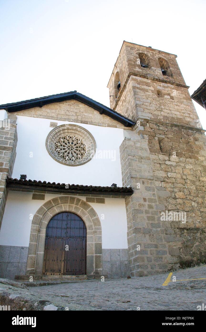 Antica chiesa pubblica a candelario village a Salamanca spagna Foto Stock