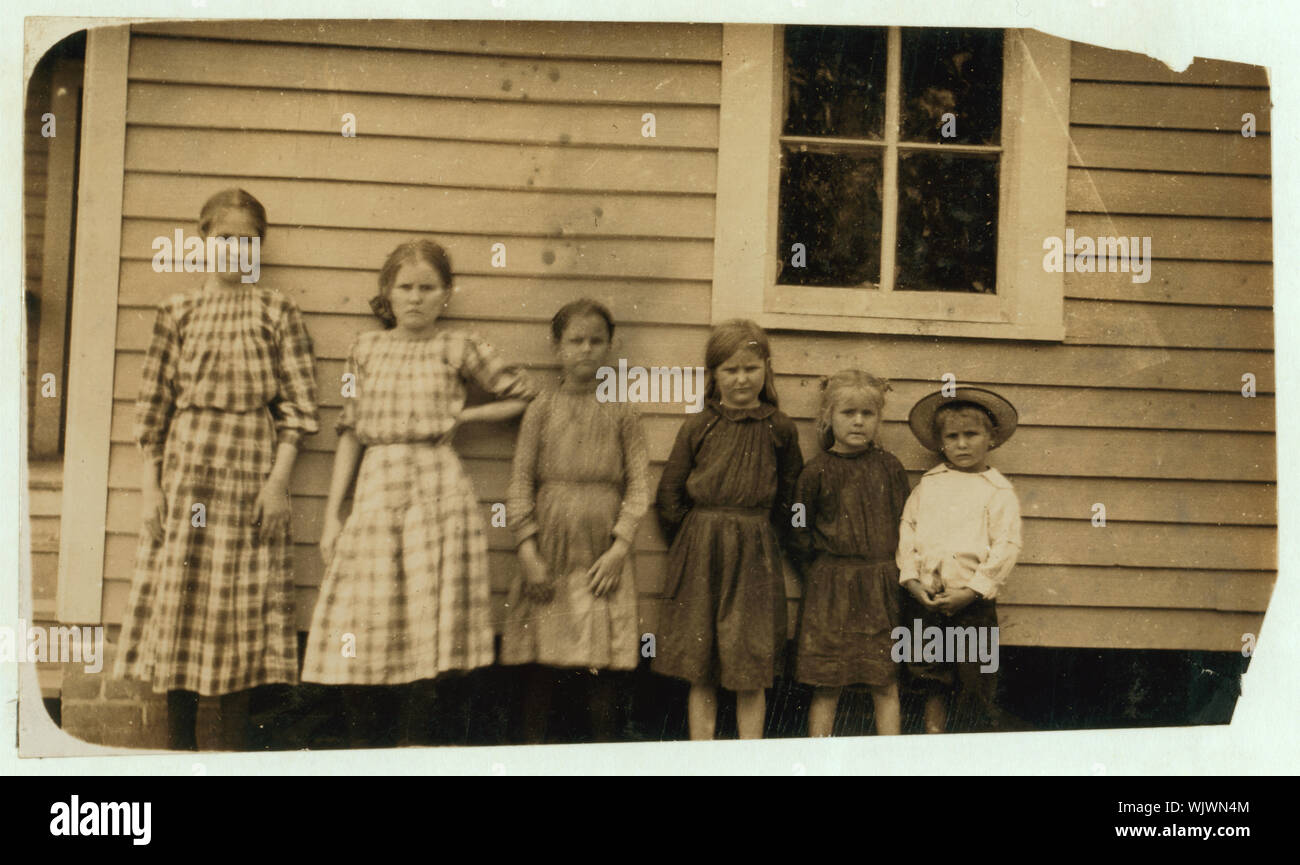 Hughes bambini. Tutti tranne due piccoli lavori e aiutare in Magnolia, (miss) Cotone Mill. Più antico è di quindici, successiva è di quattordici, prossimi undici, prossimi dieci. Ci piace il lavoro di primo livello. Abstract: Fotografie dal record della Nazionale di Lavoro Minorile Comitato (USA) Foto Stock