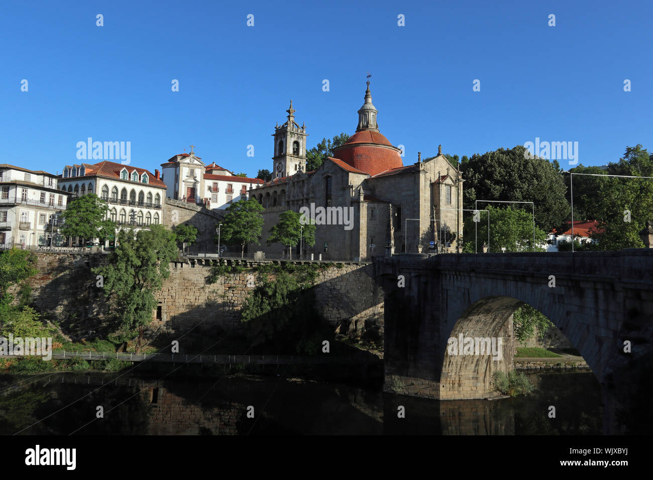 Rio Tamega e cattedrale, Amarante, Portogallo Foto Stock