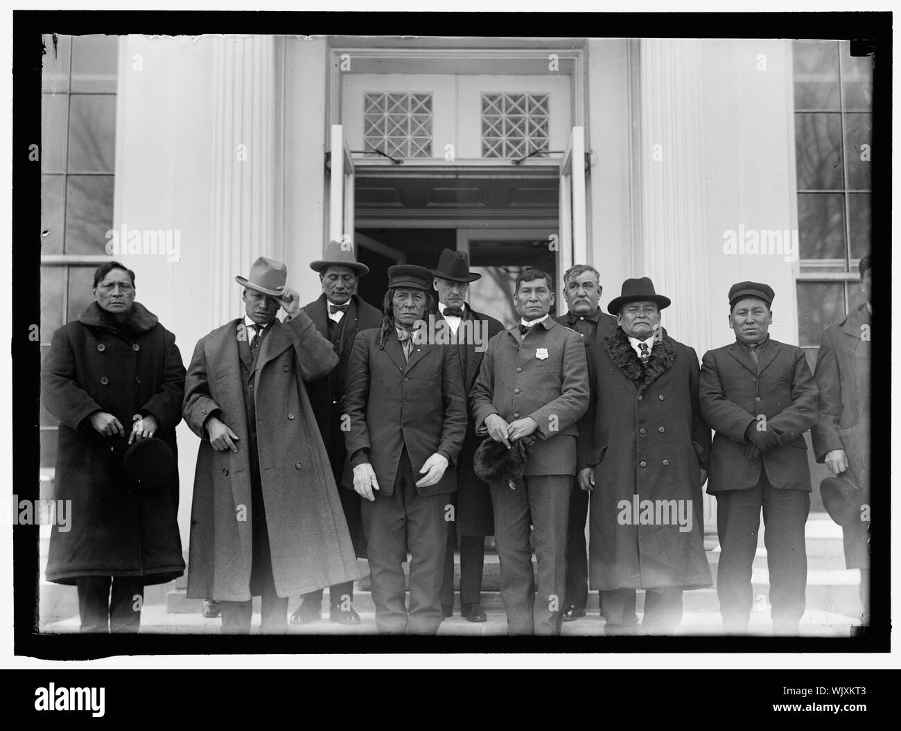 Indiani Americani. Canalizzazione alta; CHARLES TACKETT; Cavo avvisatore acustico BEAR, JR.; WILLIAM THUNDERHAWK; il senatore STERLING del Sud Dakota; Eugenio poco; RUBEN QUICK BEAR; Enrico cavallo cercando; SILA ELK PERMANENTE Foto Stock