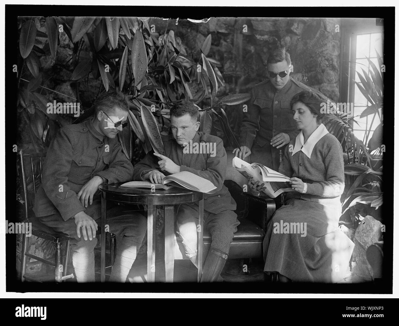 Istituto dei ciechi. I soldati PRESSO L'ISTITUTO Foto Stock
