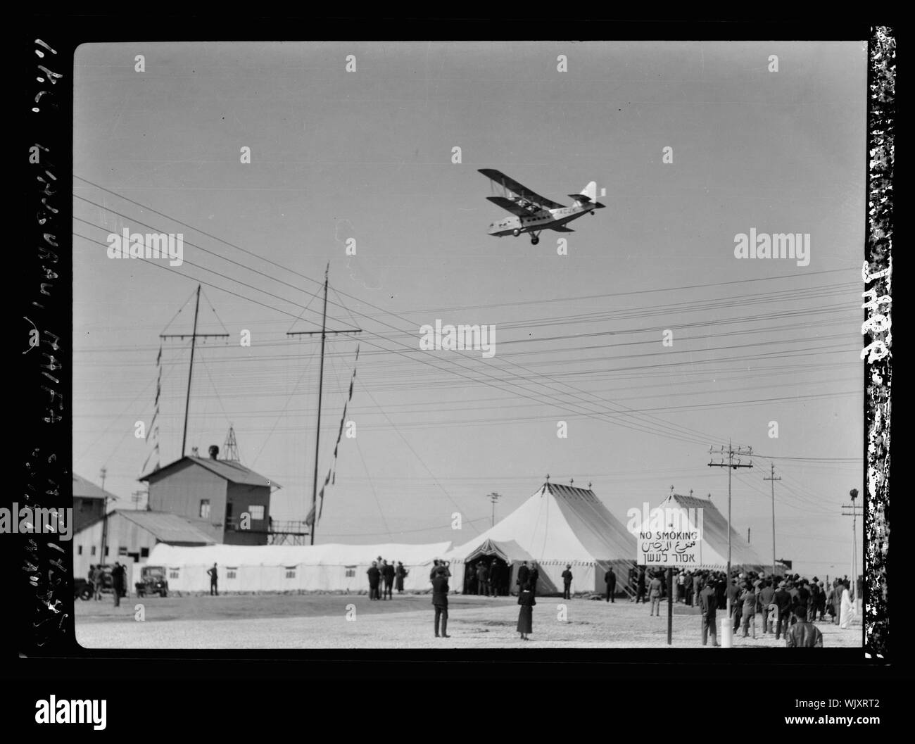 I.P.C. ovvero Iraq Petroleum Company terminus a Haifa, con overhead di piano Foto Stock