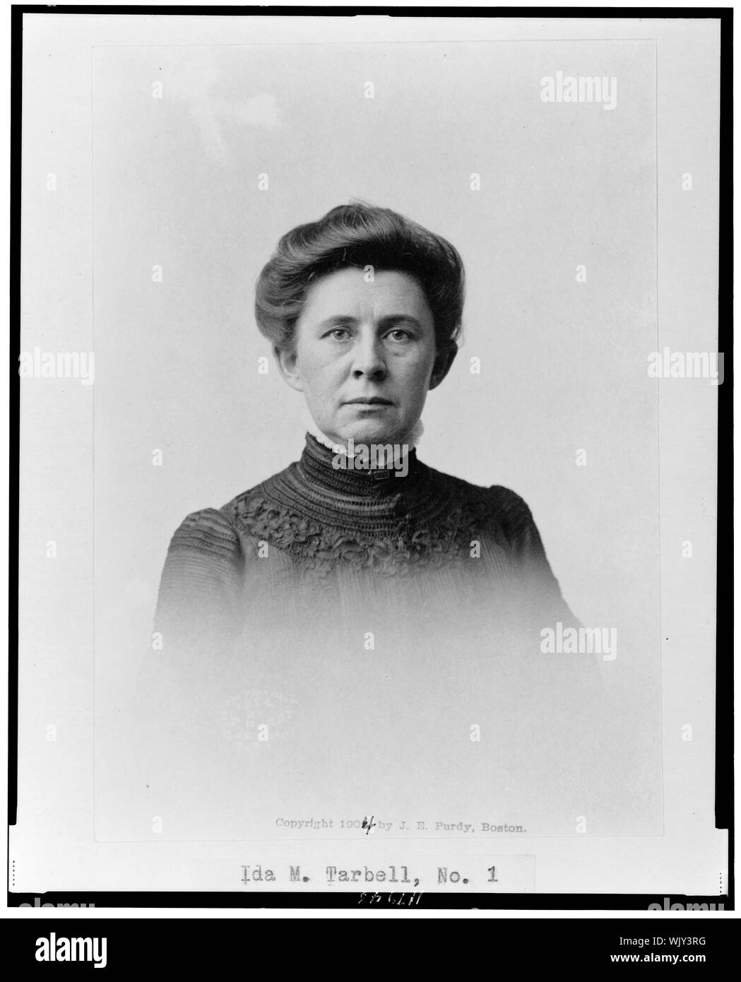 Ida Tarbell Minerva (1857-1944), testa e spalle ritratto, rivolto verso la parte anteriore. Foto Stock