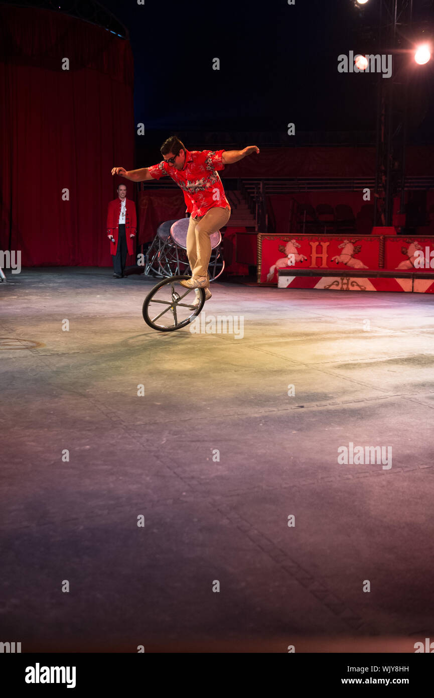 Baraboo, WI - 25 agosto 2019: una performance in un circo che viene mantenuto durante tutto il periodo estivo a Baraboo, Wisconsin Foto Stock
