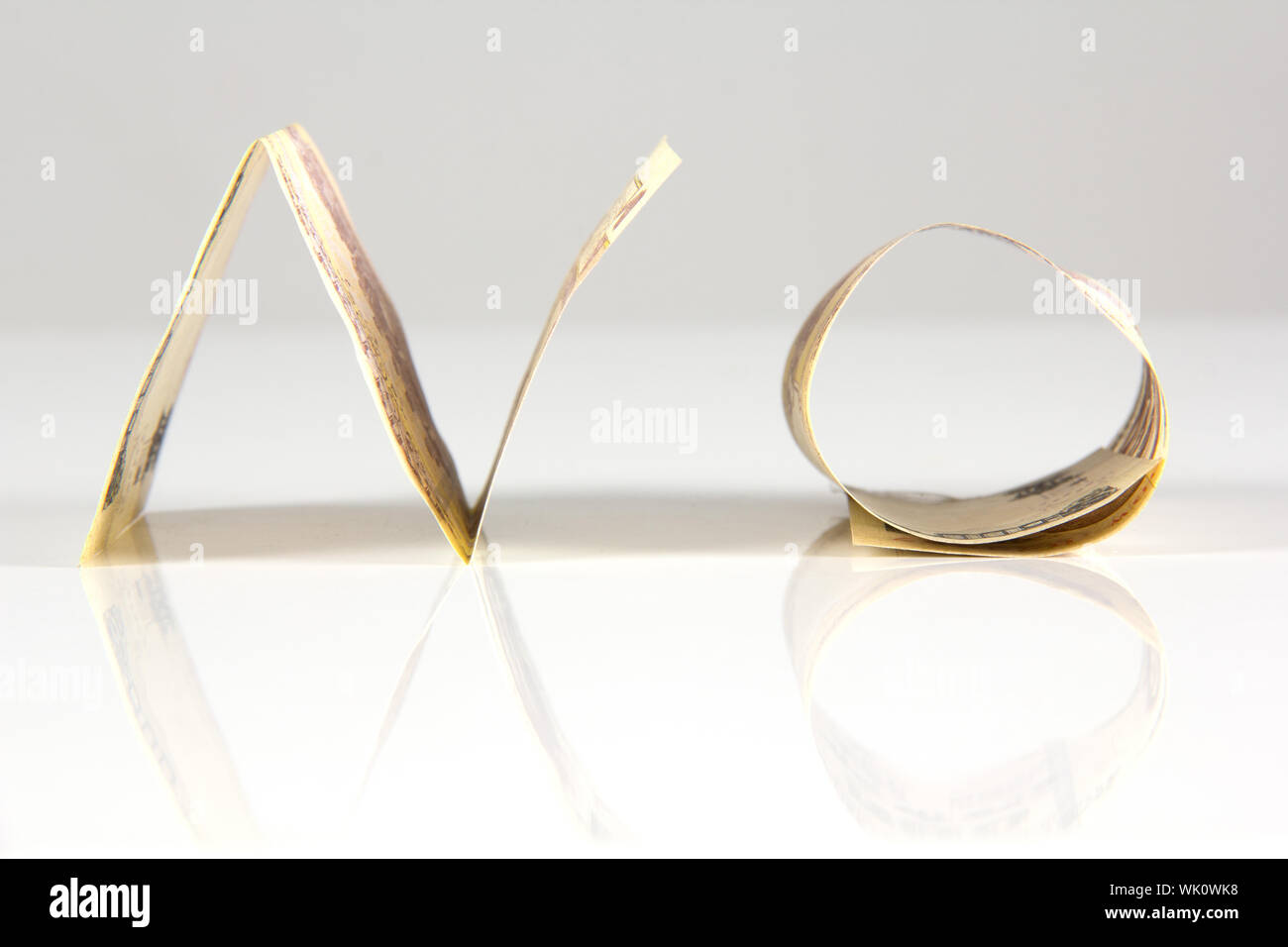 Nessun simbolo facendo con la banconota indiano Foto Stock