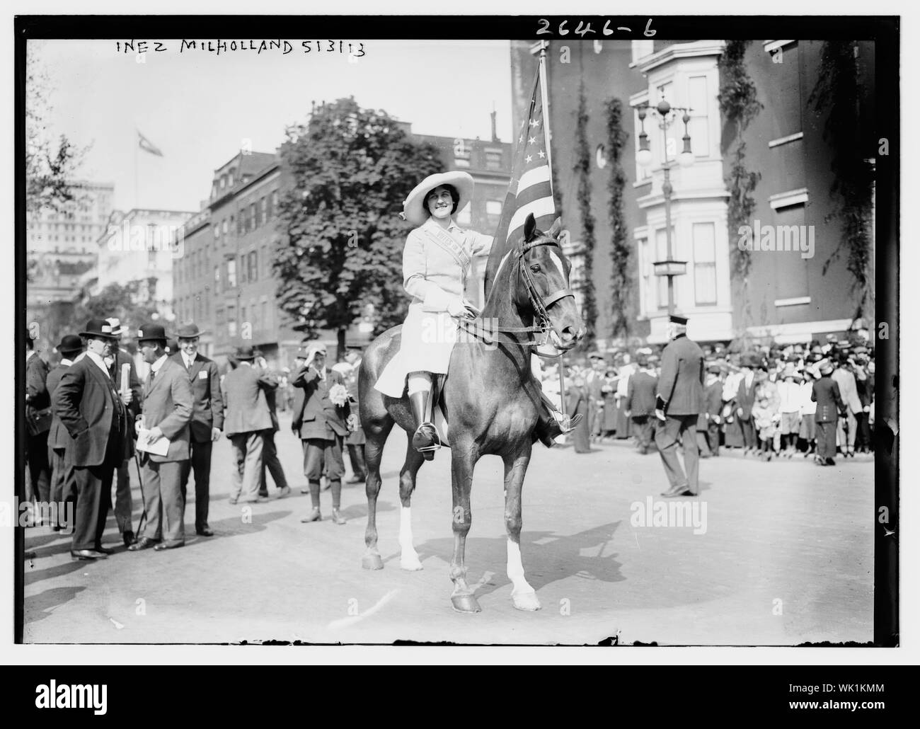 Inez Milholland; mostra fotografica suffragist e avvocato Inez Milholland Boissevain (1886-1916) a il suffragio femminile parade di New York City, 3 maggio 1913. (Fonte: Flickr Commons project, 2009 e il New York Times, 4 maggio 1913) Foto Stock