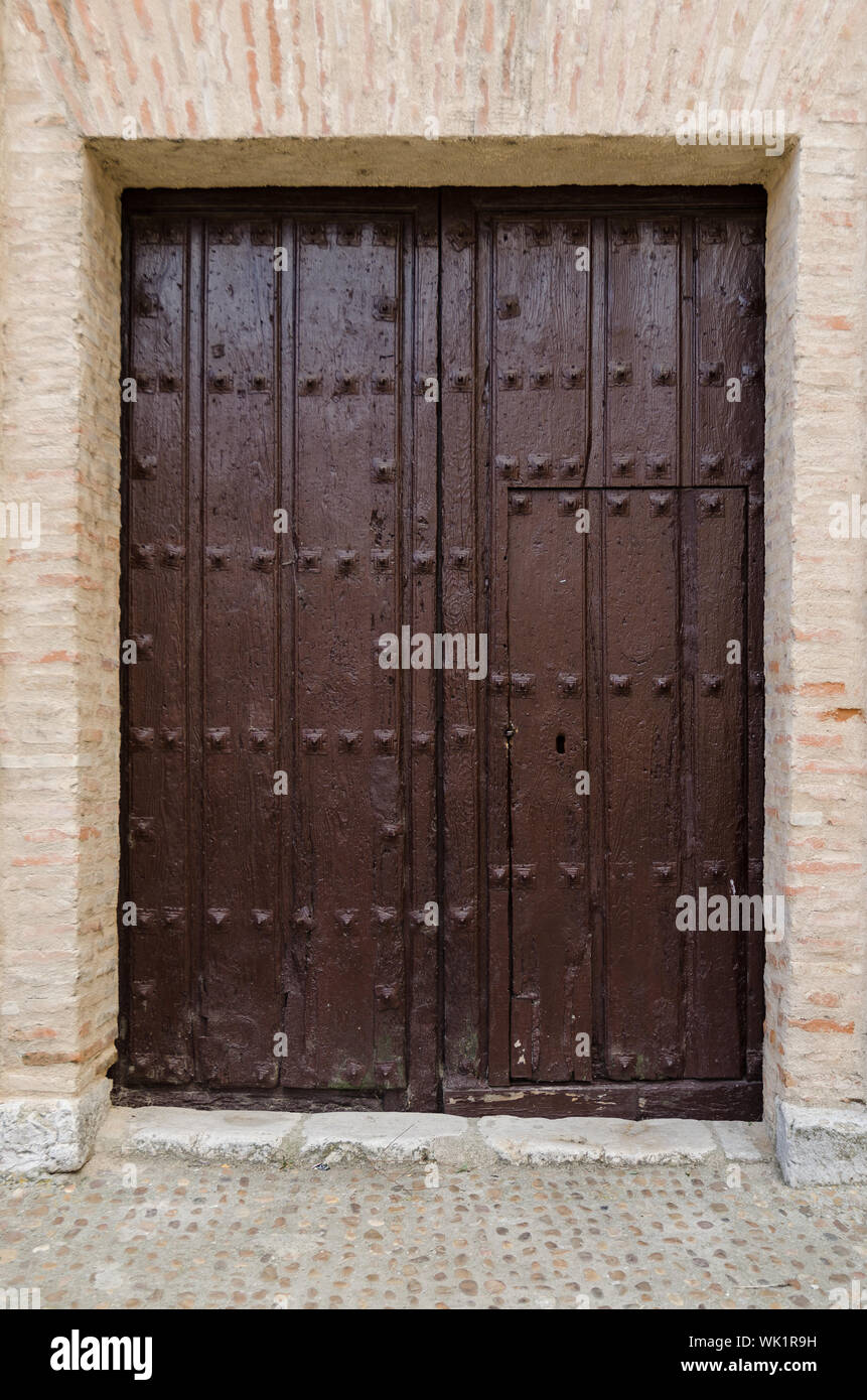 Vecchia porta in legno che conduce a Valladolid, "Castilla y Leon, Spagna. Foto Stock
