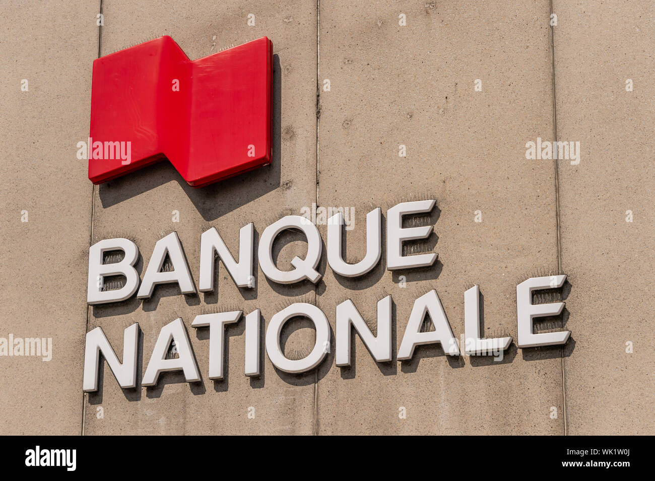 Montreal, Canada - 03 Settembre 2019: la Banque Nationale segno sulla facciata del Tour de la Place Dupuis Foto Stock