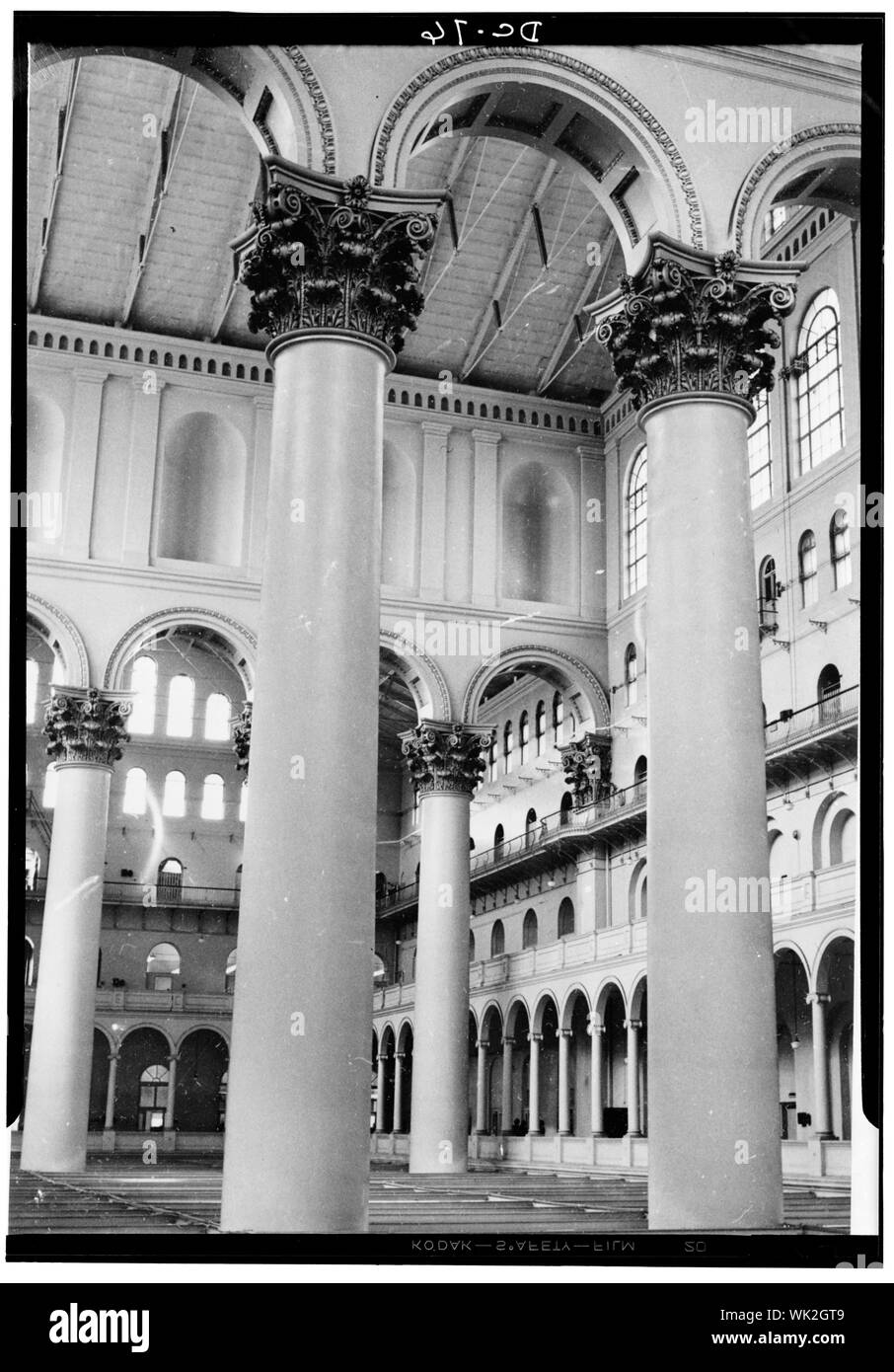 Interni dal secondo piano con balcone, 3. Storici edifici americano Sondaggio Russell Jones, fotografo Marzo 1959 interni dal secondo piano con balcone - Pension Edificio, 440 G Street Nordovest, Washington, Distretto di Columbia, DC Foto Stock