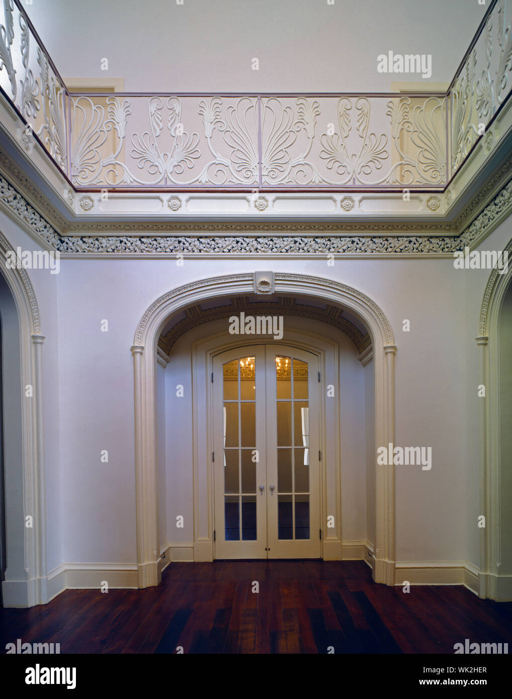Corridoio interno e porta a Kensington Manor, un 1855 revival rinascimentale villa sulla piantagione di Kensington, Eastover, Carolina del Sud Foto Stock