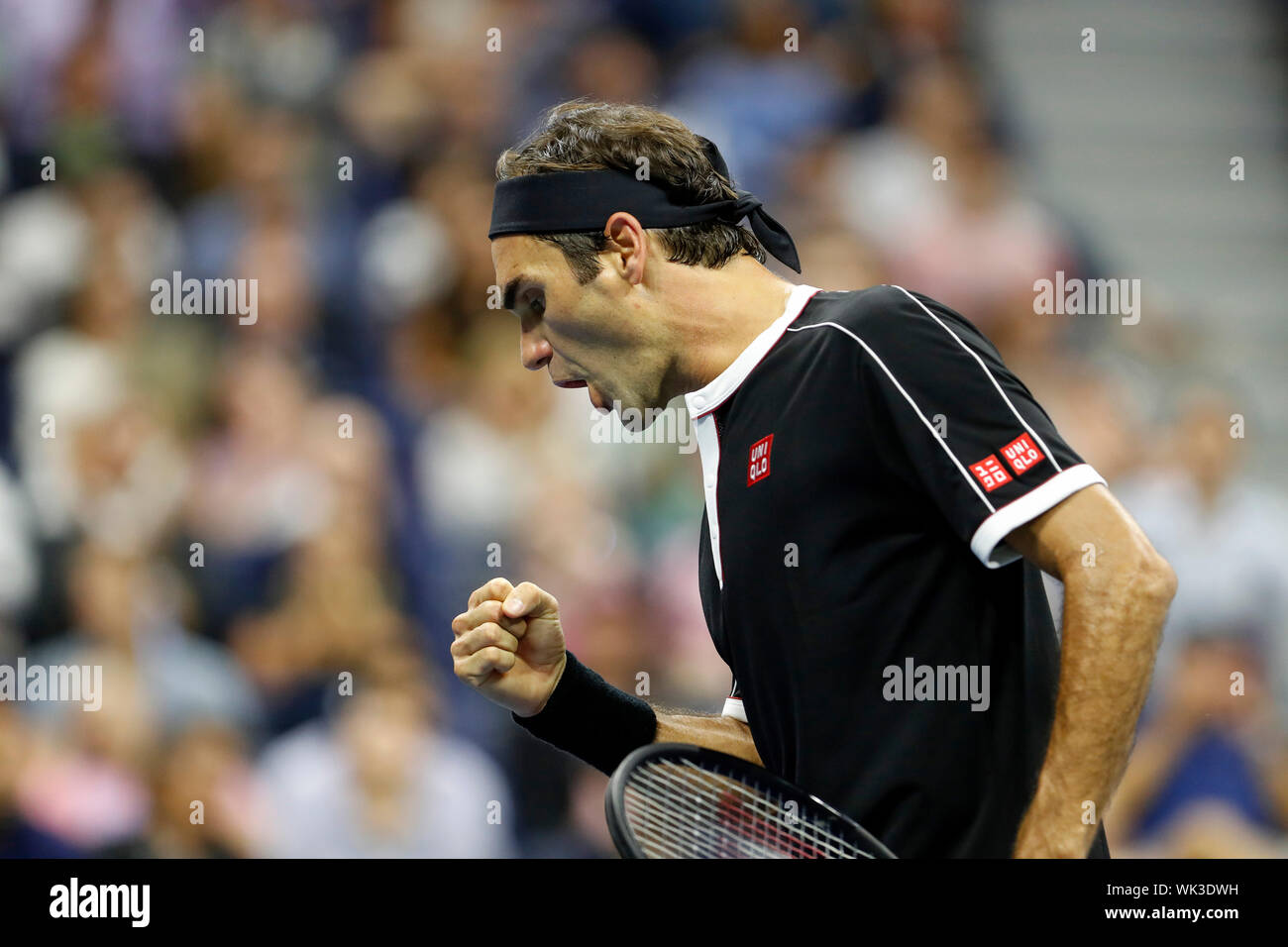 New York, Stati Uniti d'America. 3 Sep, 2019. Roger Federer reagisce durante gli Uomini Singoli Quarti di finale match tra Roger Federer e Grigor Dimitrov della Bulgaria al 2019 US Open in New York, Stati Uniti, Sett. 3, 2019. Credito: Li Muzi/Xinhua/Alamy Live News Foto Stock