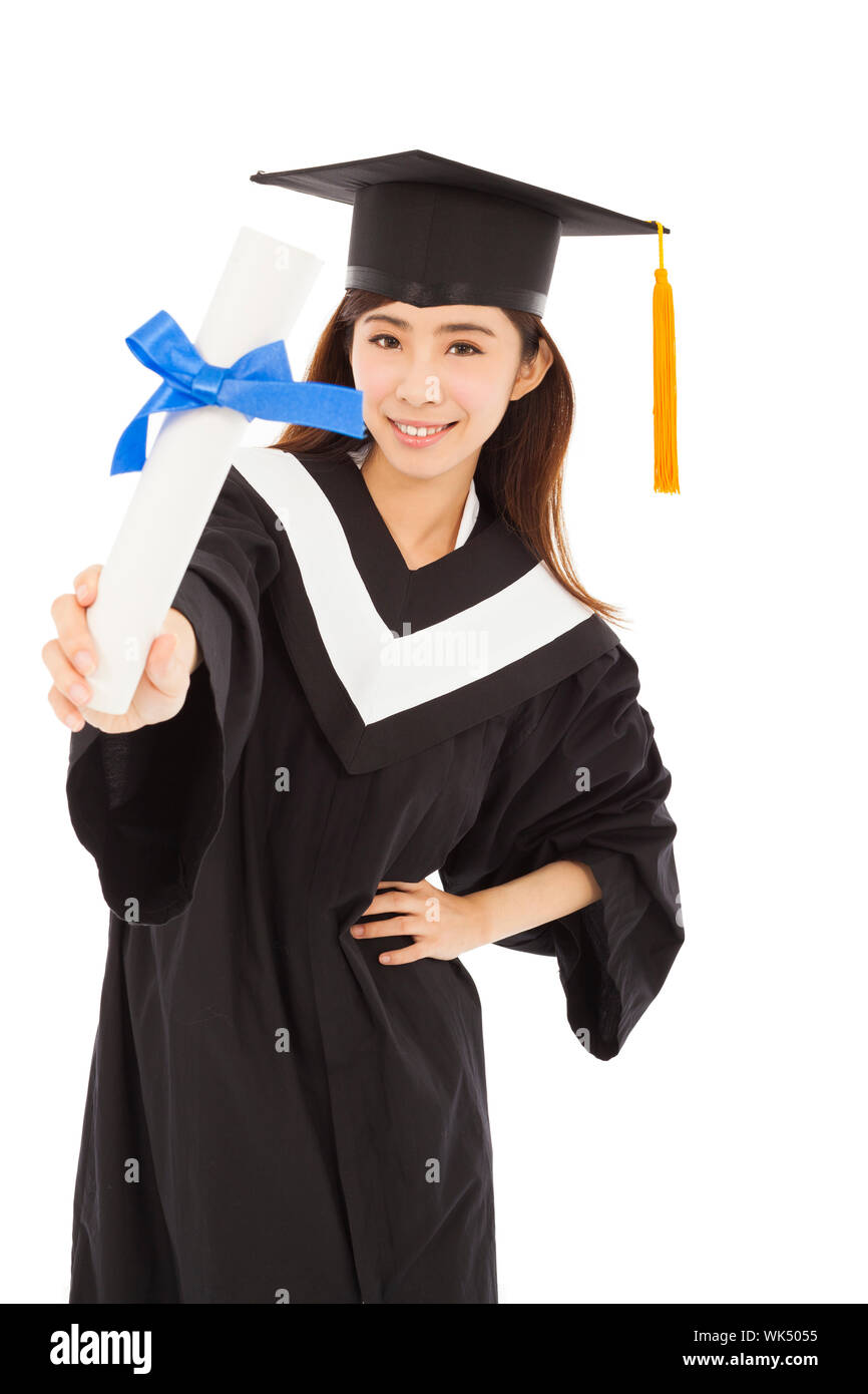 Giovane donna college graduate che indossa il cappello e camice azienda diploma Foto Stock