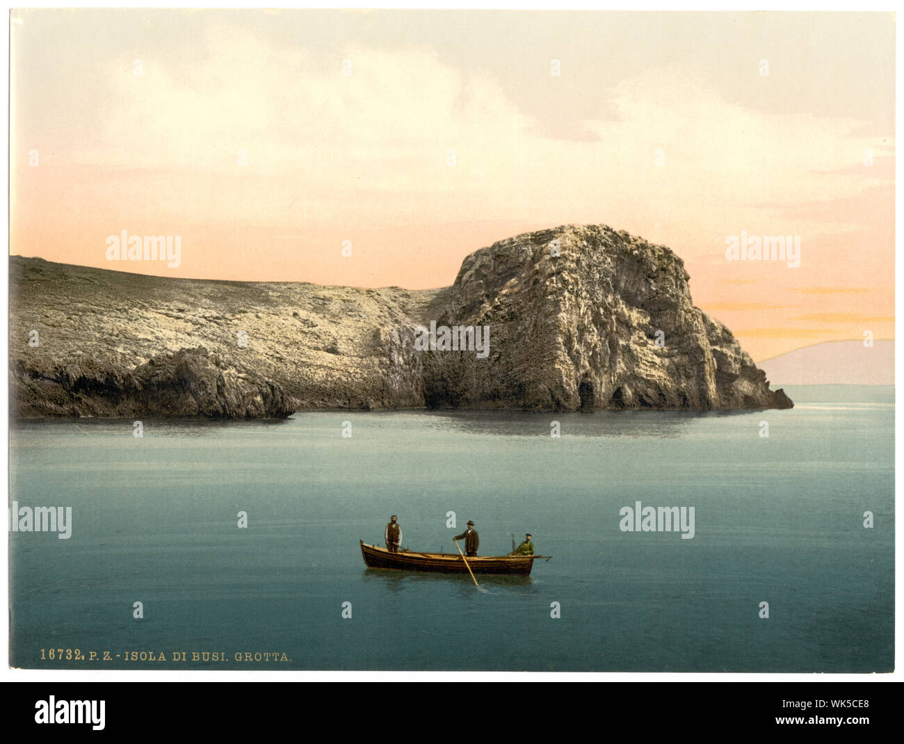 Isola di Busi, grotte, Dalmazia, Austro-Hungary; fa parte di: viste dell'Impero Austro-ungarico nella stampa Photochrom collection.; stampa n. 16732.; titolo dalla Detroit Publishing Co., catalogo J-sezione estera, Detroit, Michigan. : Detroit Publishing Company, 1905. Foto Stock
