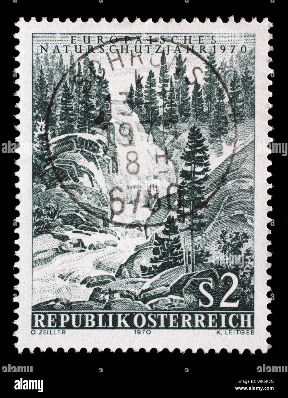 Timbro rilasciato in Austria mostra la parte superiore delle Cascate Krimmler, Anno Europeo della Conservazione della Natura, circa 1970. Foto Stock