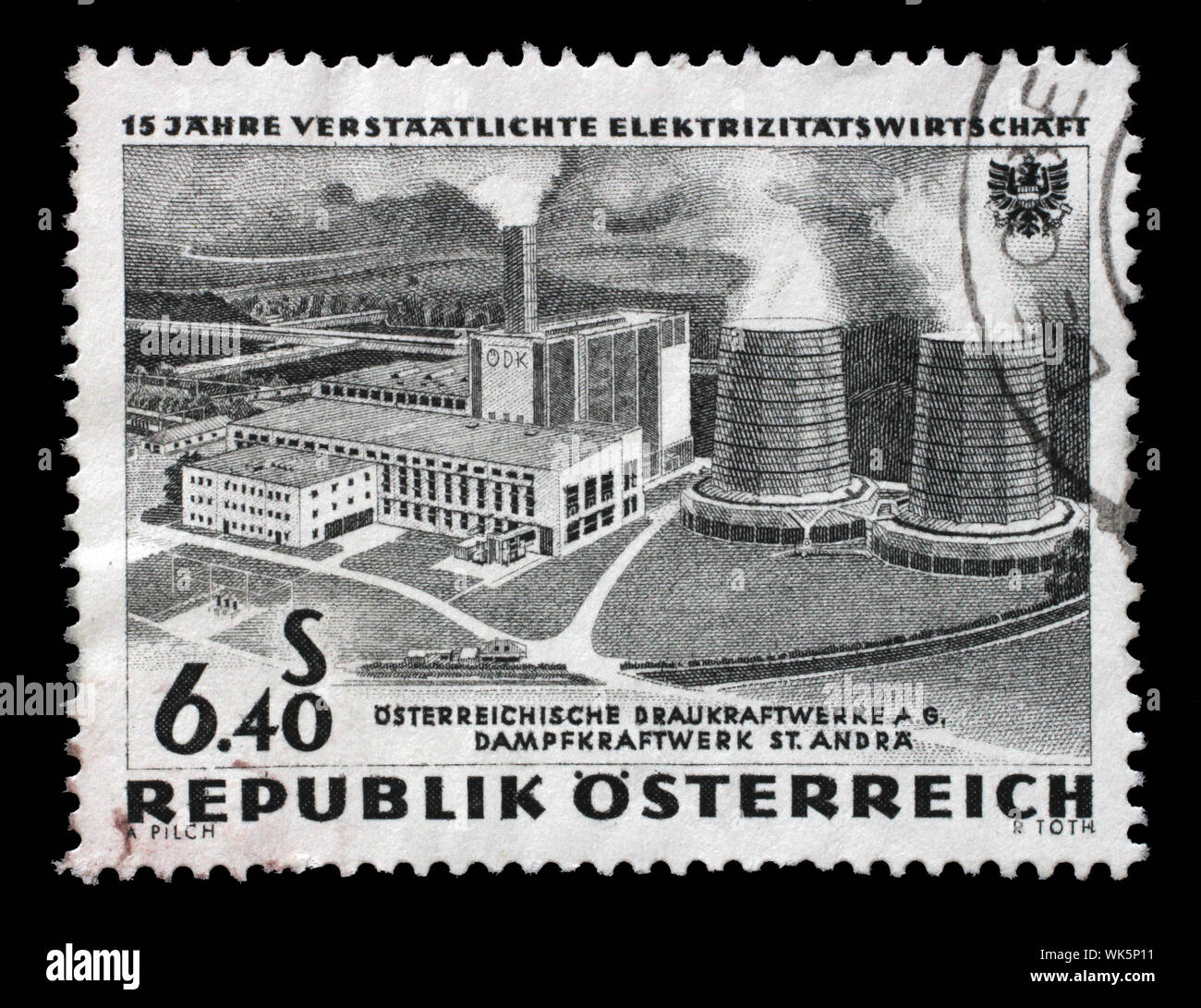 Timbro rilasciato in Austria mostra il quindicesimo anniversario della potenza nazionalizzato l'industria, 1962 circa. Foto Stock