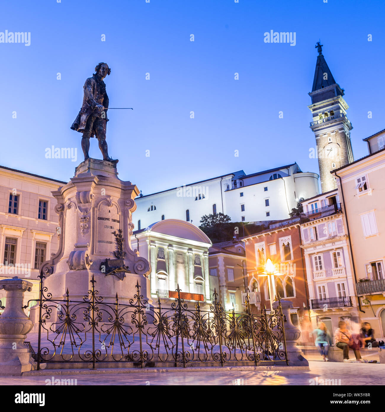 Il Tartini Square (sloveno: Tartinijev trg, italiano: Piazza Tartini) è la più grande e la piazza principale della città di Pirano, Slovenia. Esso è stato chiamato dopo Foto Stock