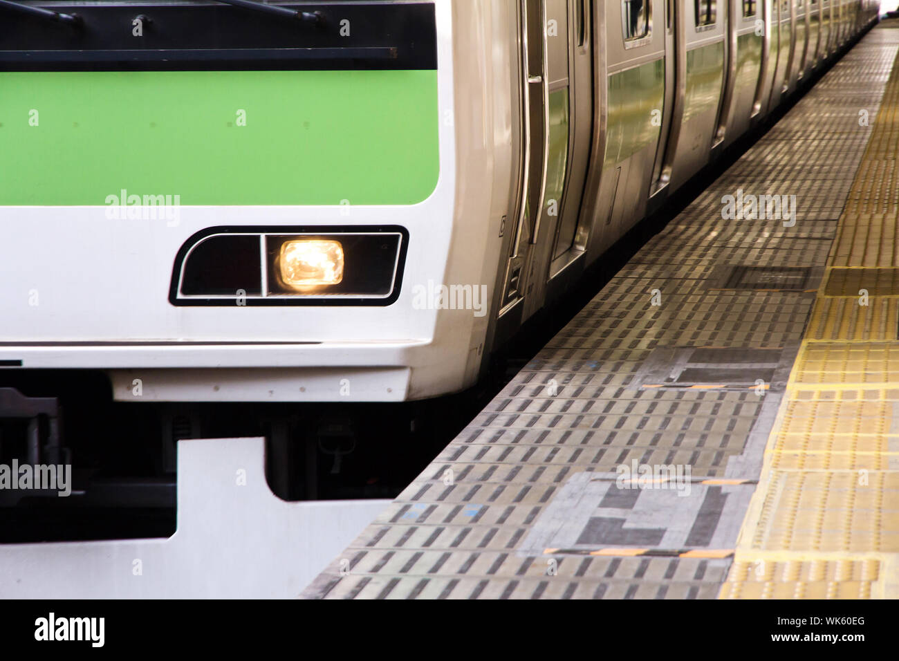 Tokyo treni pendolari Foto Stock