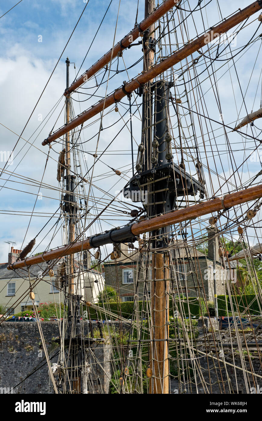 Tall Ship nel porto interno. Charlestown. Cornovaglia, England, Regno Unito Foto Stock