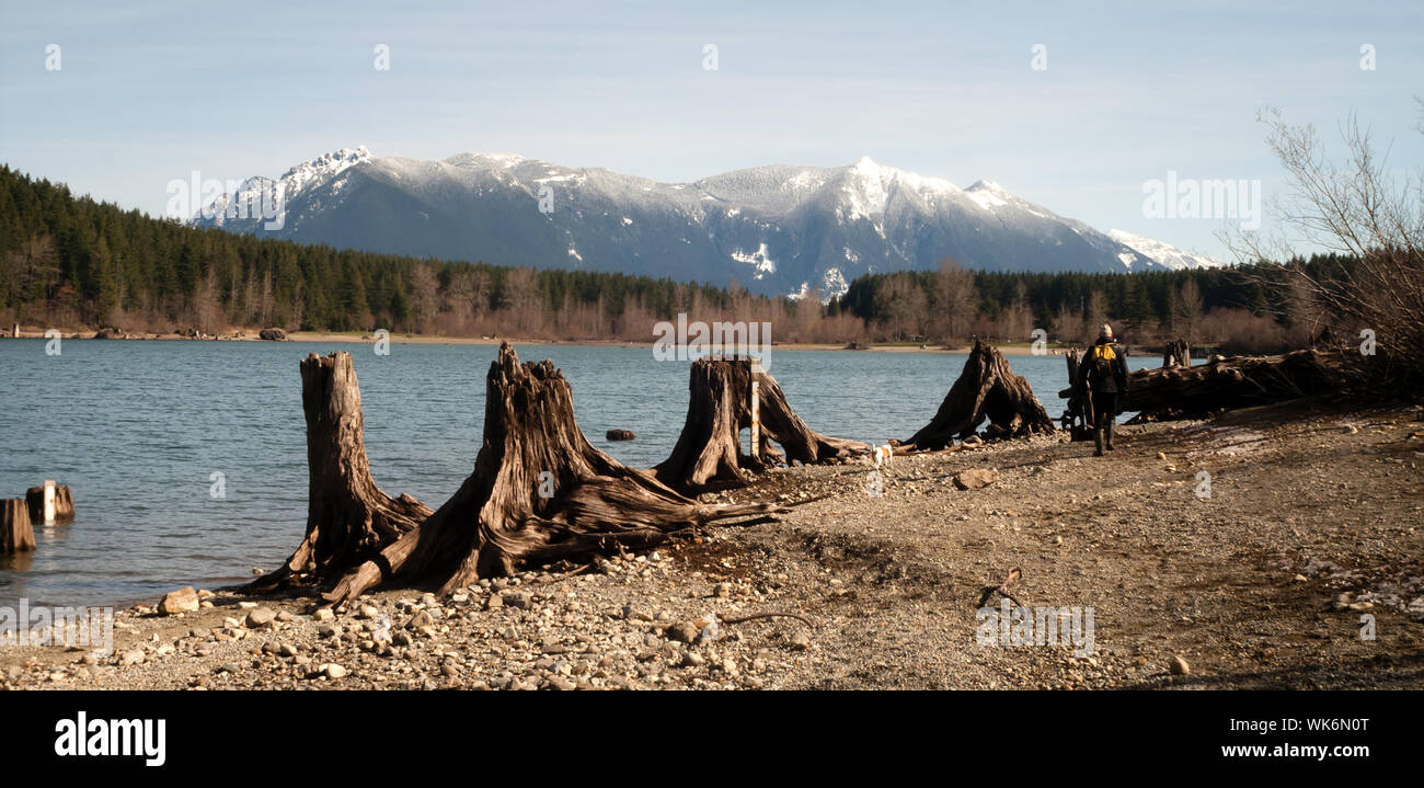 Giornata di sole sulla riva del lago Rattlesnake Mount Si Foto Stock