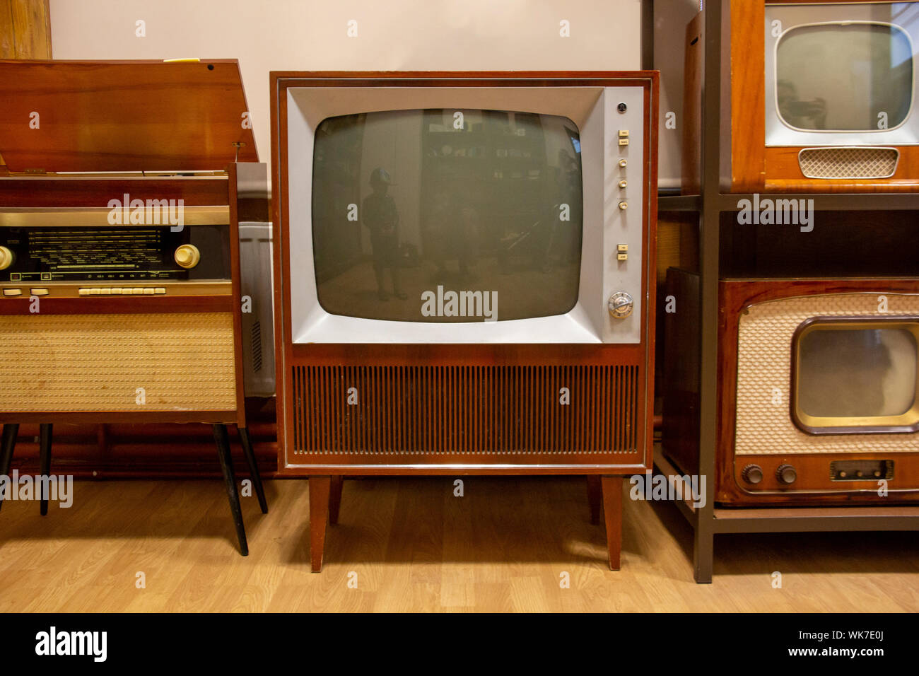 Televisione Vintage vecchia Tv vecchia Televisione Chiudi. Vecchio Grungy Vintage Tv tecnologia retrò. Foto Stock