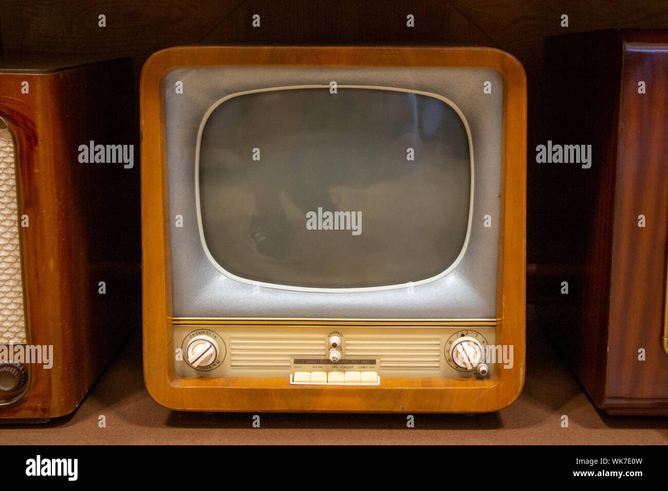 Televisione Vintage vecchia Tv vecchia Televisione Chiudi. Vecchio Grungy Vintage Tv tecnologia retrò. Foto Stock