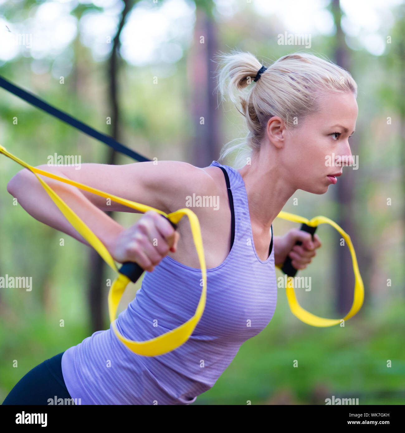 Cinghie di fitness immagini e fotografie stock ad alta risoluzione - Alamy