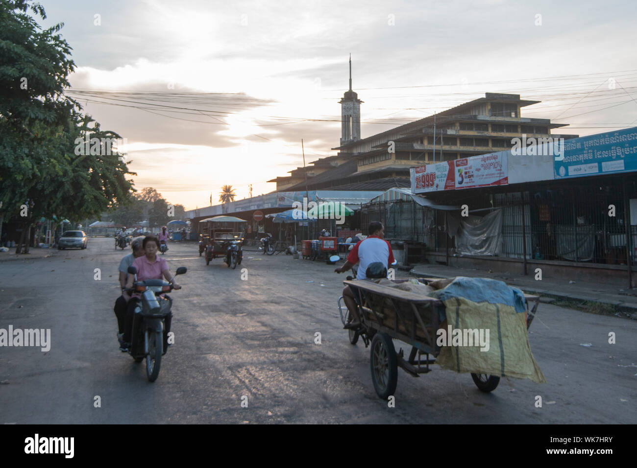 La costruzione del Psar Nat mercato nel centro della città di Battambang in Cambogia. Cambogia, Battambang, Novembre 2018 Foto Stock