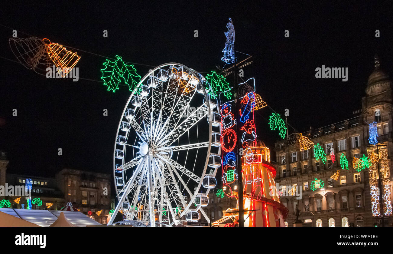 Ruota panoramica Ferris George Square Glasgow a Natale con decorazioni di Natale,Glasgow Scozia Scotland Foto Stock