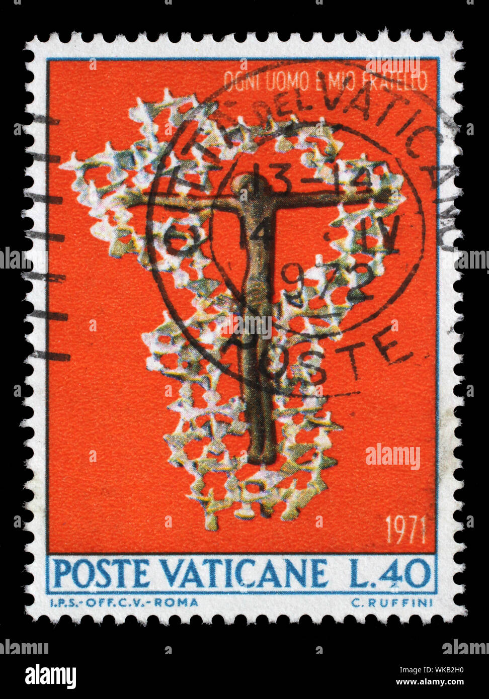 Timbro rilasciato in Vaticano mostra Crocifisso e colombe, contro la discriminazione razziale, circa 1971. Foto Stock