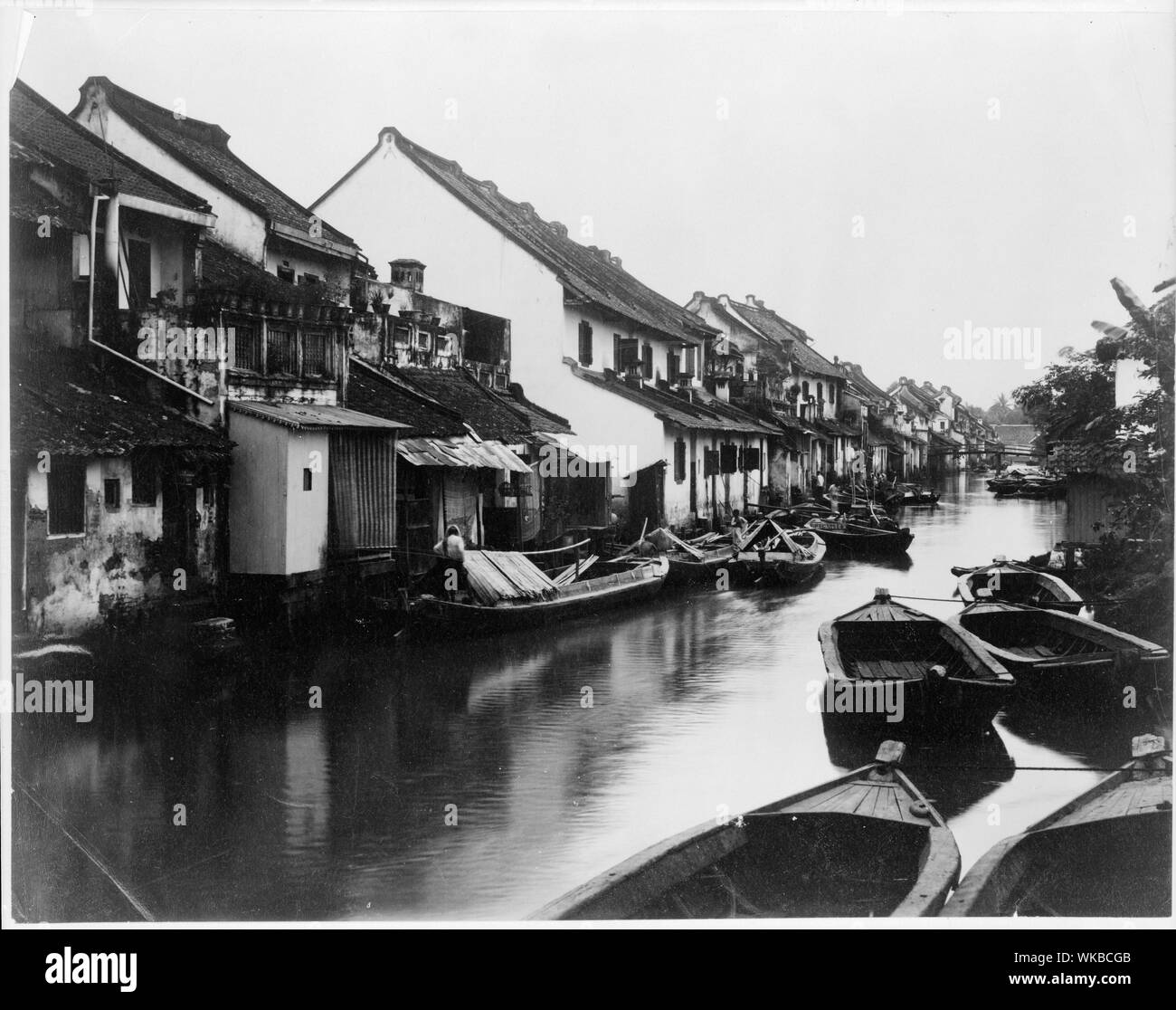 Java - piccole imbarcazioni sul canale del villaggio Foto Stock