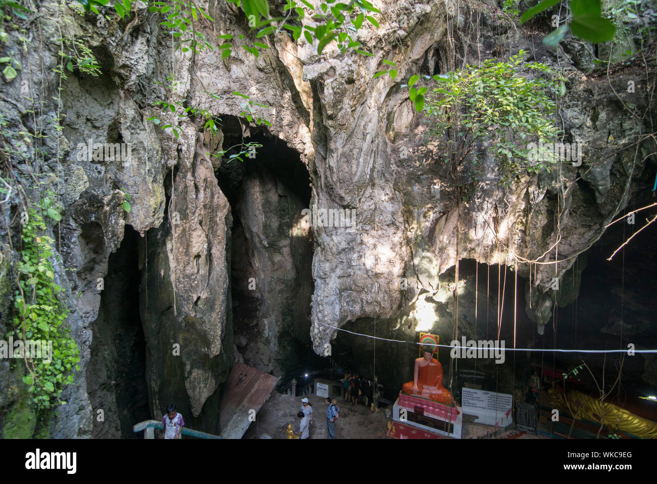 Le grotte di uccisione dei Khmer Rossi la guerra sul monte Phnom Sompov vicino alla città di Battambang in Cambogia. Cambogia, Battambang, Novembre 2018 Foto Stock