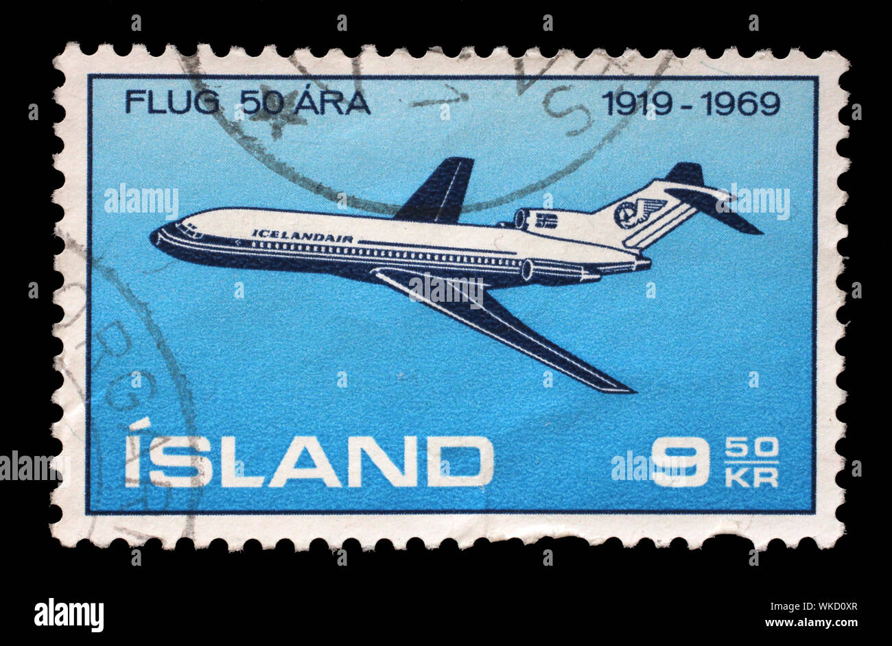 Timbro rilasciato in Islanda mostra Boeing 727, il cinquantesimo anniversario dell'islandese di Traffico Aereo, circa 1969. Foto Stock