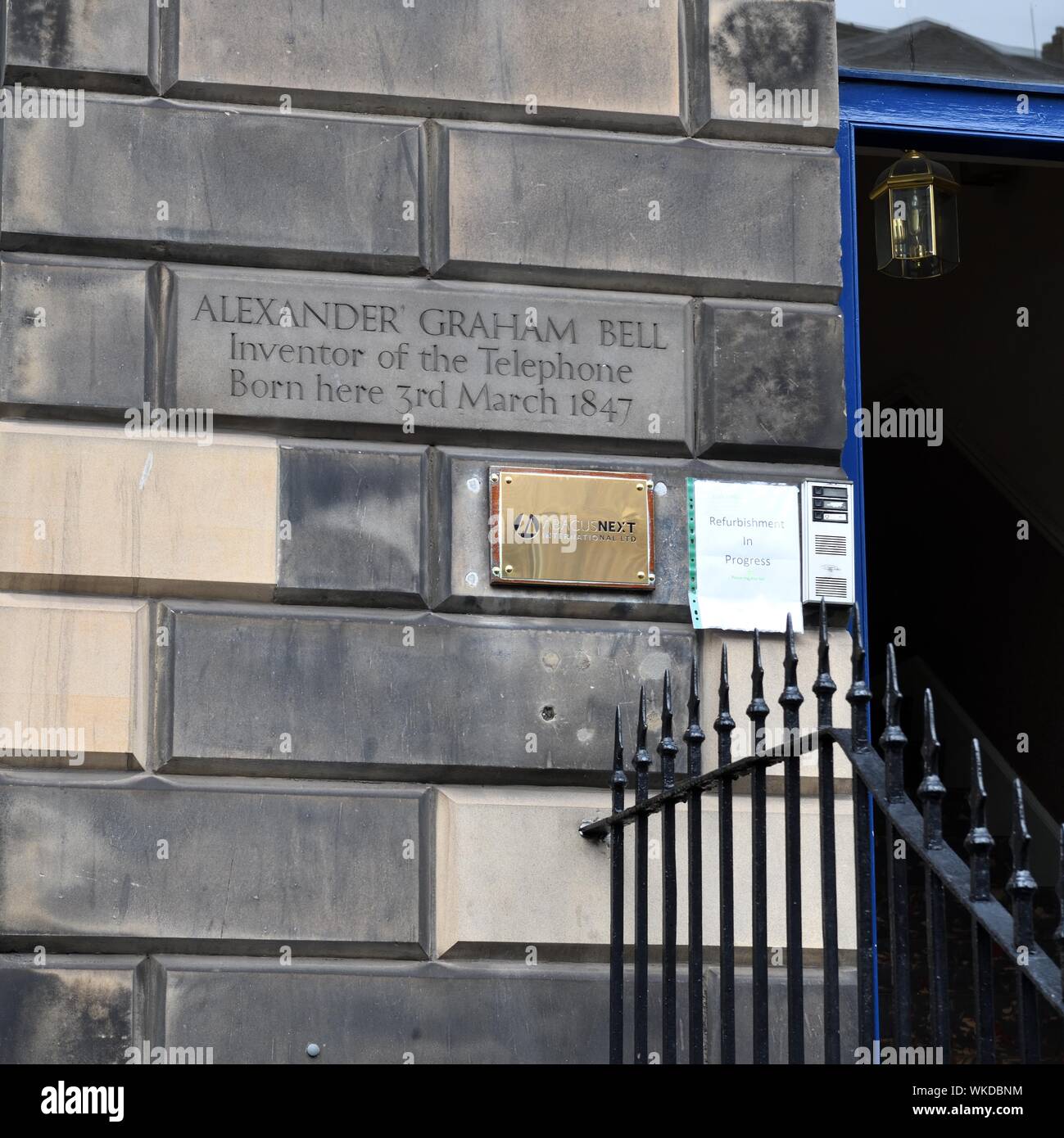 Una iscrizione incisa sulla parete segna il luogo di nascita di inventore Alexander Graham Bell a Edimburgo, Scozia, Regno Unito, Europa Foto Stock