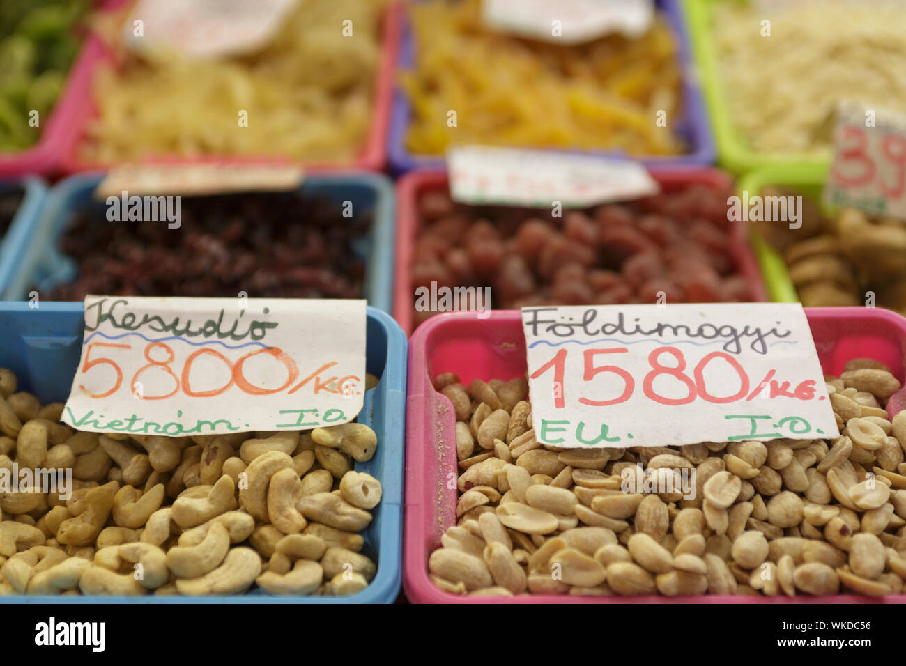 Dadi in vendita presso il grande mercato in Budapest, Ungheria. Foto Stock