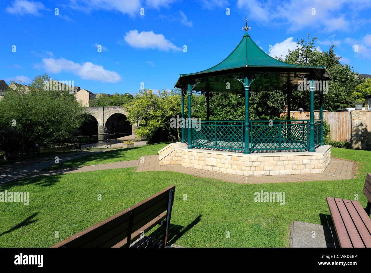 Il Riverside Bandstand, Wetherby città, North Yorkshire, Inghilterra, Regno Unito Foto Stock