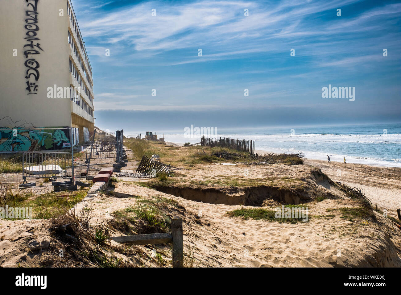 Soulac-sur-Mer (centro-ovest della Francia): l'edificio a quattro piani "Le Signal", i cui proprietari sono stati evacuati da una prefettura decreto per ragioni climatiche Foto Stock