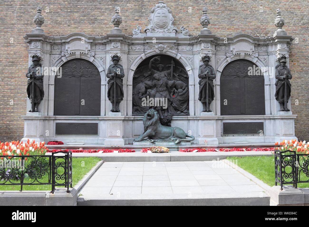Ypres / Ieper monumento delle vittime di guerra, Ieper Fury, vicino alla piazza del mercato, Fiandre Foto Stock