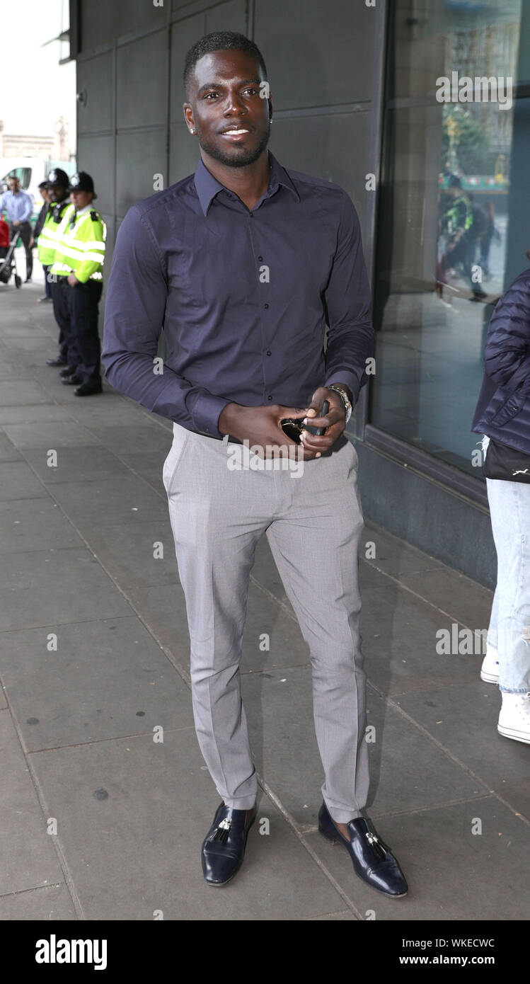 Ex amore isola contestant Marcel Somerville arrrives a Portcullis House di Westminster a comparire davanti a MPs indagare la realtà TV. Foto Stock