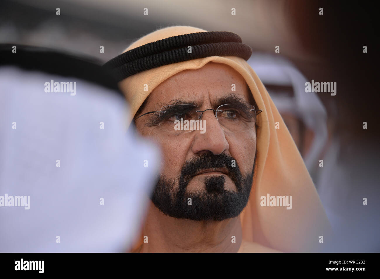DUBAI, UAE, 28 marzo 2015. Il suo Highness Shaikh Mohammed Bin Rashid Al Maktoum Vice Presidente e Primo ministro degli Emirati Arabi Uniti e governatore di Dubai. veglia sul procedimento nel 2015 Dubai World Cup a Meydan Foto Stock