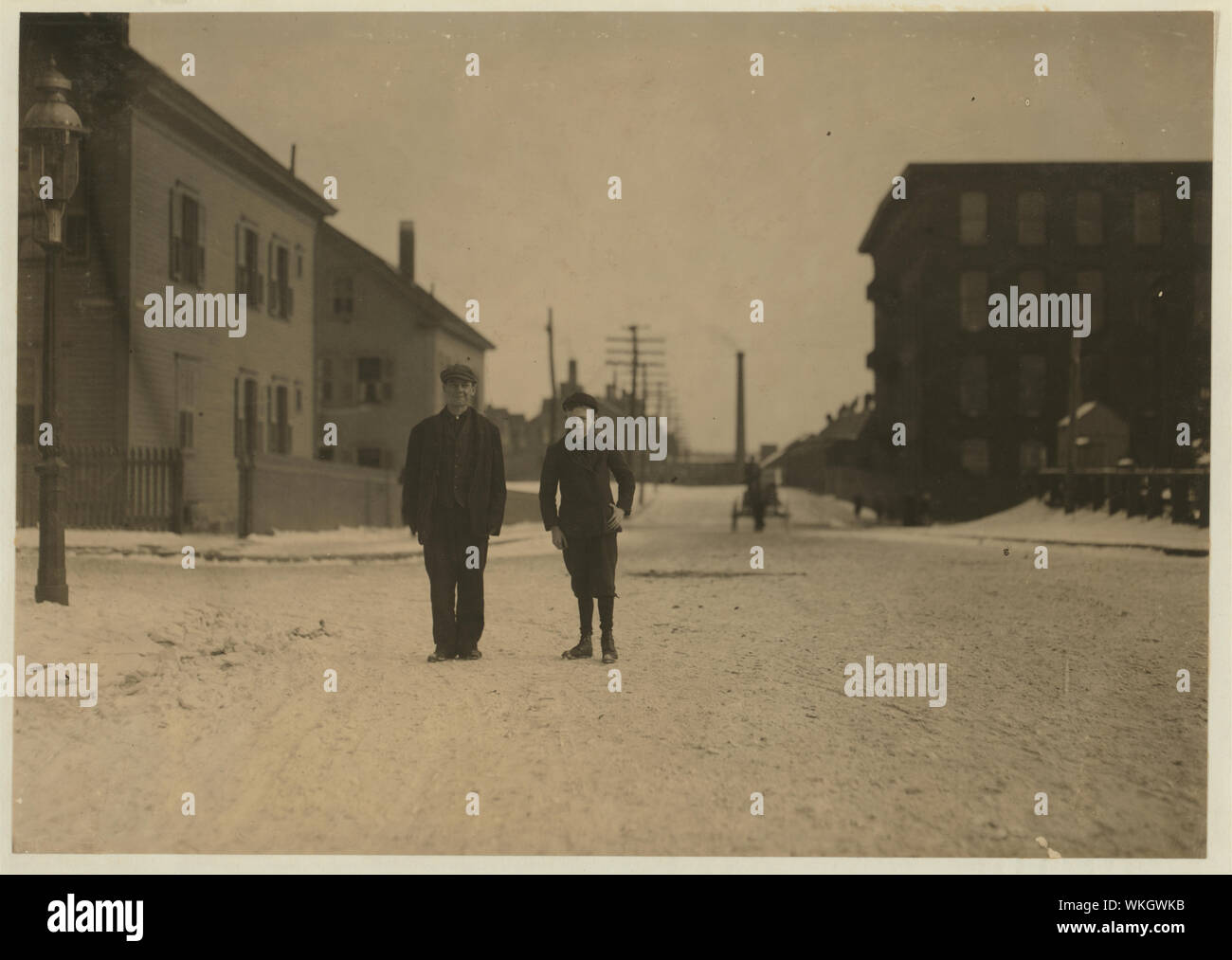 John Doyle (più piccolo ragazzo in strada), apparentemente dodici o tredici anni. Piccole e attempato. Stato ampie per un breve periodo di tempo nel mulino Wamsutta in #3 camera di filatura. Vive a 3 Mt. Piacevole San Abstract: Fotografie dal record della Nazionale di Lavoro Minorile Comitato (USA) Foto Stock