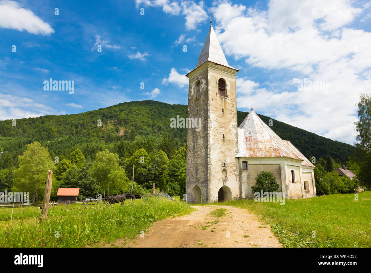 Chiesa medioevale in Srednja vas vicino Semic, Slovenia, l'Europa. Foto Stock