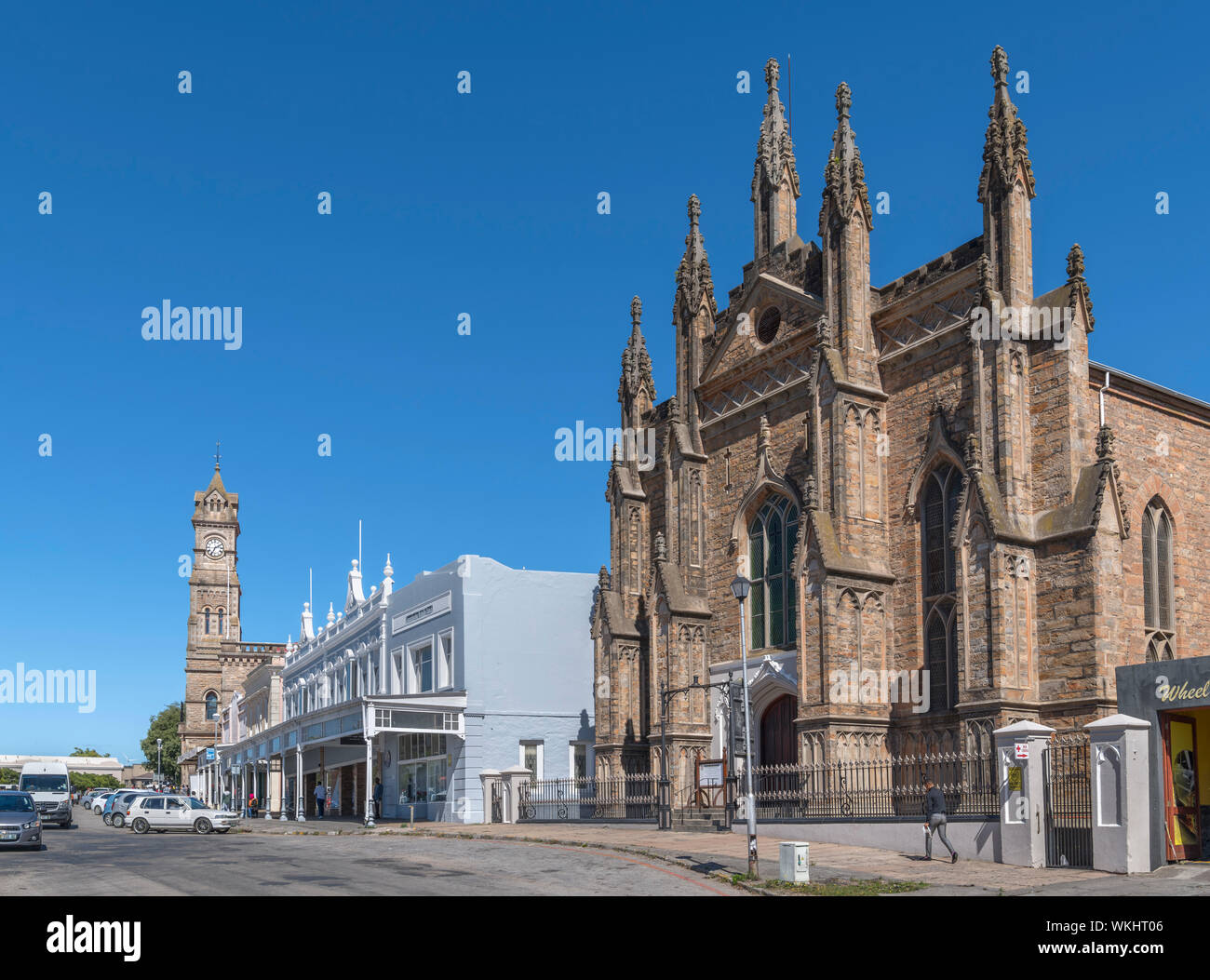 High Street con chiesa metodista in primo piano, Grahamstown (Makhanda), Capo orientale, Sud Africa Foto Stock