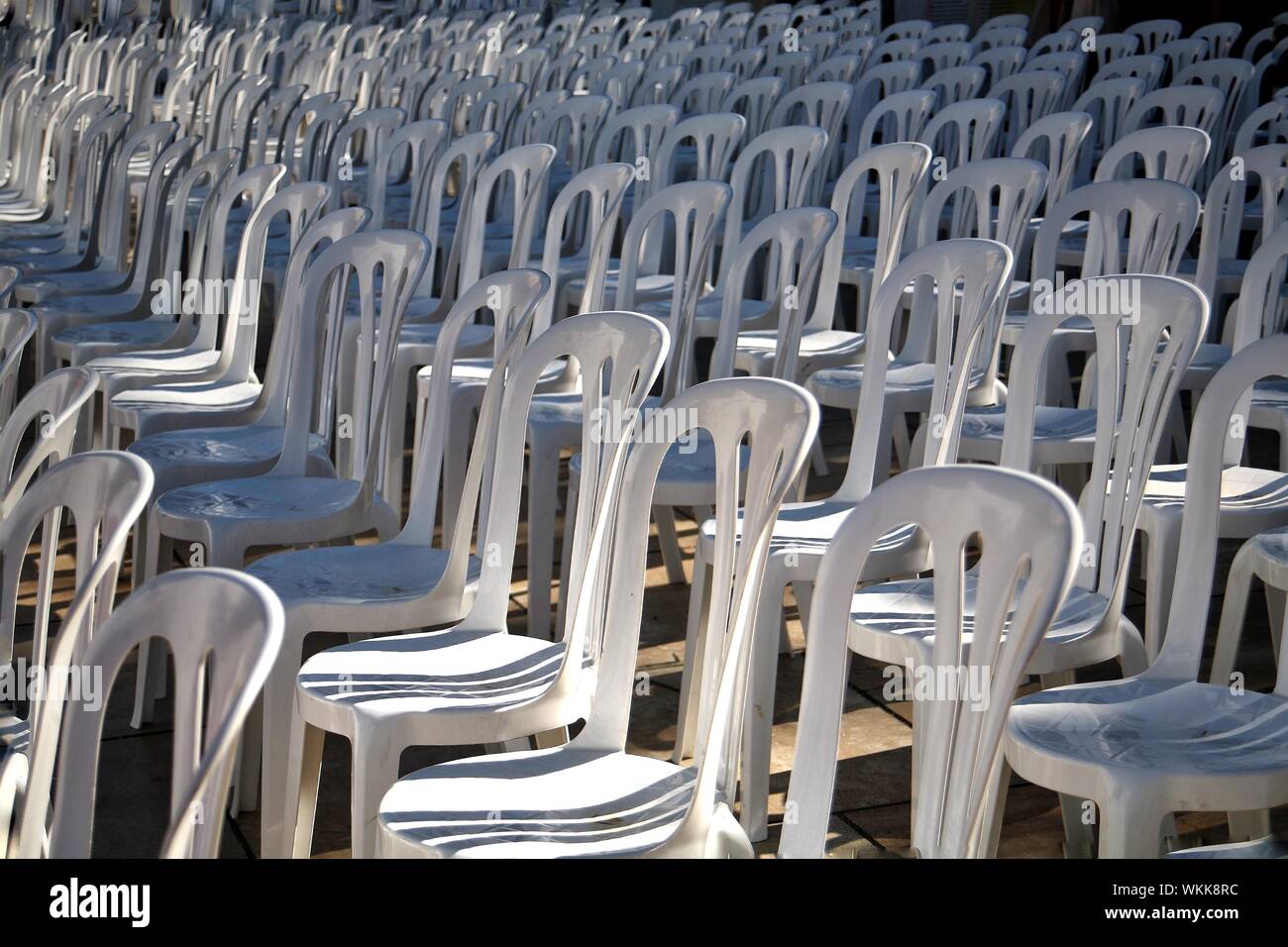 Plastica Sedie Fotos Stock Di Plastica ImmaginiSedie Di 35qAjL4R